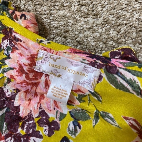 BAND OF GYPSIES BOHO TIE FRONT FLORAL SHIRT - Picture 5 of 10